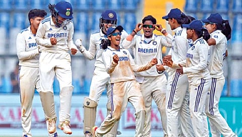 Indw vs Ausw test : पहिल्याच दिवशी भारताचे वर्चस्व