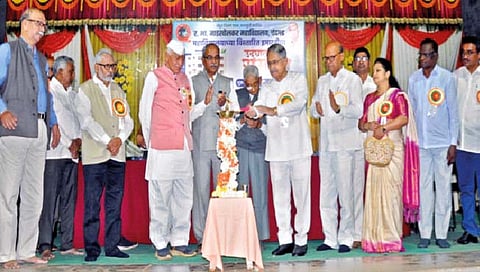 शिक्षणानेच युवा पिढीला जगाची दारे उघडली : डॉ. प्रतापसिंह जाधव