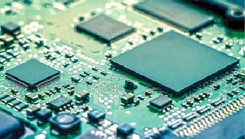 सेमीकंडक्टर चिप म्हणजे काय? तिचा तुटवडा का आहे?