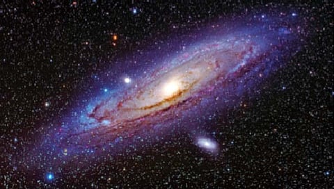 आकाशगंगेत सूर्य किती वेगाने करतो प्रवास?