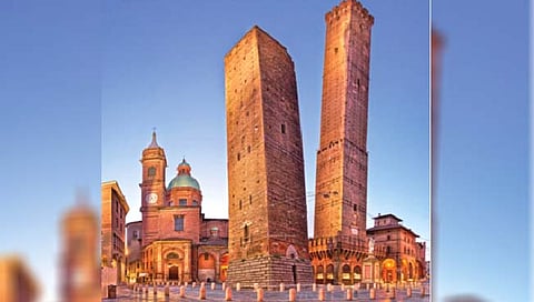 मनोर्याप्रमाणे झुकतोय 900 वर्षांपूर्वीचा प्रसिद्ध टॉवर