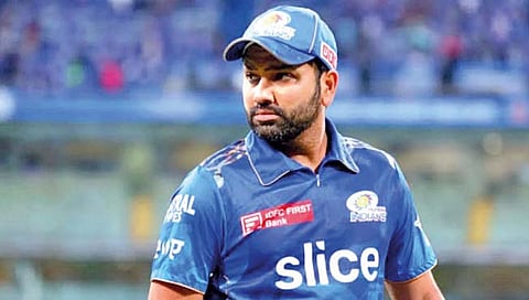 रोहित शर्माला नेतृत्वावरून हटवल्याचे संतप्त पडसाद