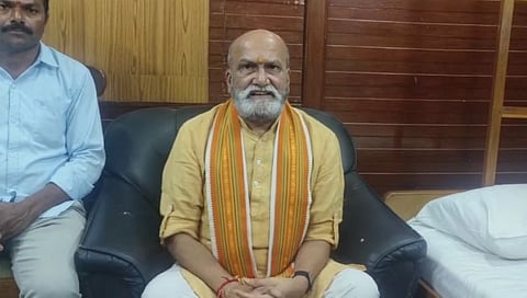 दम असेल तर सावरकरांचा फोटो काढून दाखवा : प्रमोद मुतालिक