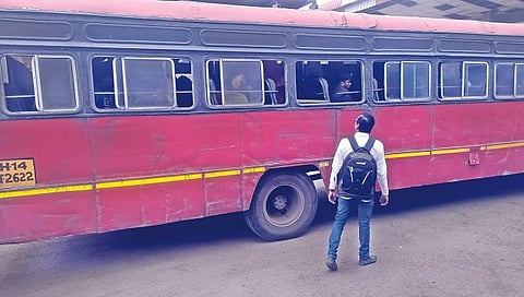 नाशिक : खिडकी नसलेली राज्य परिवहन महामंडळाची बस.