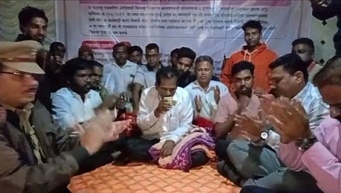 Dhule Sakri : अखेर सहाव्या दिवशी गुलाब पवार यांनी उपोषण सोडले