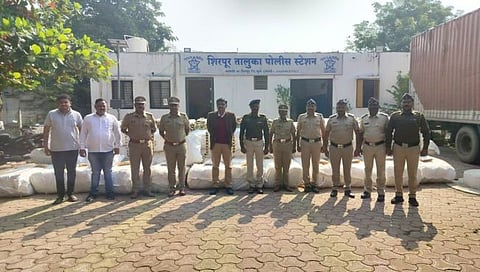 शिरपूर तालुक्यातील सीमा तपासणी नाक्याजवळ 42 लाखांचा गुटखा साठा जप्त