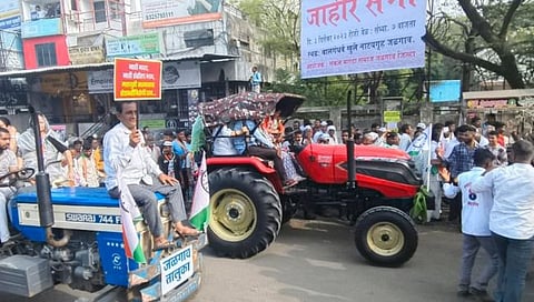 जळगाव : जिल्हाधिकारी कार्यालयावर धडकला शेतकरी आक्रोश मोर्चा