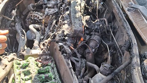 सप्तशृंगी गडावर भाविक भक्तांच्या चारचाकीने घेतला पेट