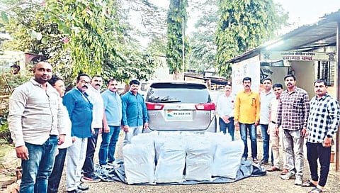 Nashik News : निफाडकडून नाशिककडे जाणाऱ्या कारमध्ये 38 लाखांचा गांजा