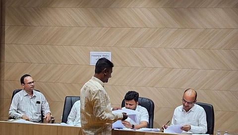 नाशिक : हारकतीबाबत आपली बाजू मांडताना संदीप भवर.