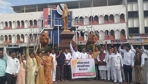 खासदारांचे निलंबन केल्याने केंद्र सरकारचा धुळे जिल्हा काँग्रेसतर्फे निषेध