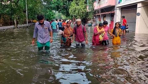 Cyclone Michaung | मिचाँग चक्रीवादळ कमकुवत, पण पूरग्रस्त चेन्नईत वीज, इंटरनेट सेवा ठप्पच