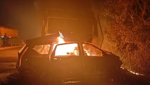 Bareilly Uttar Pradesh | डंपरल्या धडकल्यानंतर कार झाली सेंट्रल लॉक, आगीत ८ वऱ्हाडींचा होरपळून मृत्यू