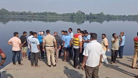 Thane News : डोंबिवलीतील कुंभार खान पाडा खाडीत बापलेक बुडाले