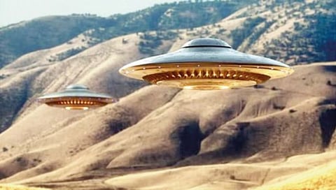 UFO : पृथ्वीच्या कक्षेत हजारो उडत्या तबकड्या