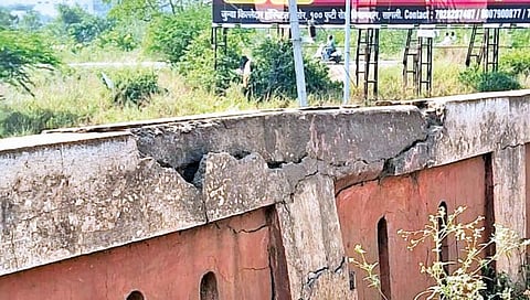 कृपामयी रेल्वे पूल अवजड वाहतुकीस बंद होणार नाही