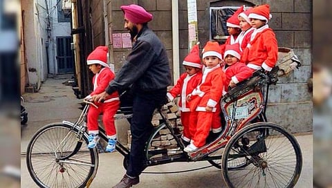 Anand Mahindra Christmas Post : छोट्या सांताक्लॉजची टीम सायकलसवारी करत गिफ्ट देण्यासाठी रवाना; आनंद महिंद्रा यांची पोस्ट व्हायरल