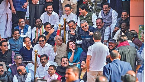 आणखी 49 खासदार निलंबित