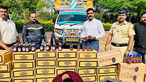 नंदुरबारमध्ये अवैध मद्य साठा पकडणाऱ्या मुंबईतील पथकावर दगडफेक