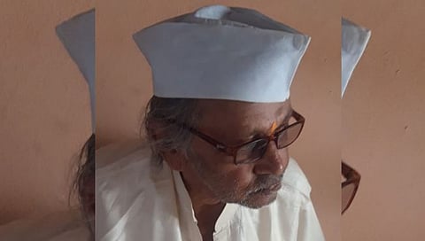 Renapuri Topi : ‘रेणापुरी टोपी’ च्या आता उरल्या केवळ आठवणी: पुढाऱ्यांना वाटायचा सन्मान