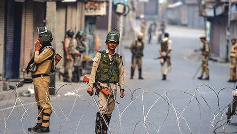 कलम 370 चा मुद्दा बासनात, विकासालाच सर्वतोपरी प्राधान्य