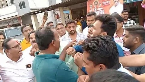 सिंधुदुर्ग : रस्ता भूमिपूजनावरून डिगस येथे शिवसेना ठाकरे गट – भाजप कार्यकर्त्यांमध्ये धक्काबुक्की