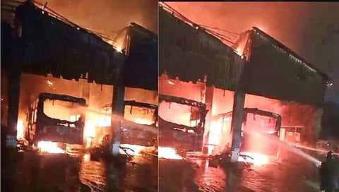 ठाणे : कल्याणच्या कार्यशाळेत भीषण आगीत केडीएमटीच्या दोन बस जळून खाक