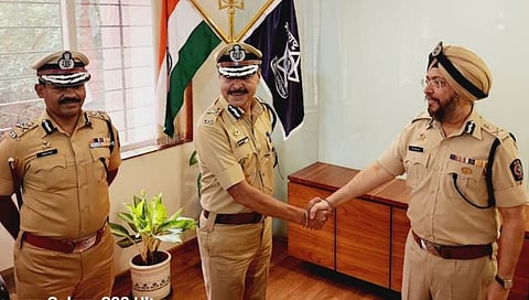 Thane News : ठाणे : पोलीस आयुक्त आशुतोष डुंबरे यांनी पदभार स्वीकारला