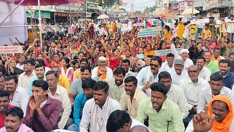Chhatrapati Sambhajinagar : प्रस्तावित सौरउर्जा प्रकल्प रद्द करण्याच्या मागणीसाठी मच्छीमारांच आमरण उपोषण