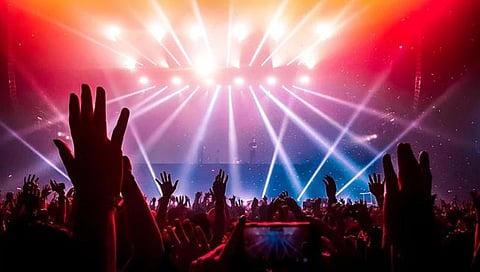 Thane Rave Party : ठाण्यात रेव्ह पार्टीवर पोलिसांची धाड; १०० जण ताब्यात