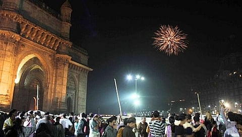 thirty first december : महाराष्ट्रात ४६% लोकांचा थर्टी फर्स्ट घरीच!