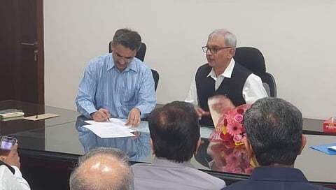 नितीन करीर यांनी मुख्य सचिव पदाचा कार्यभार स्वीकारला