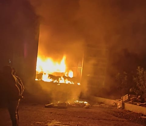 Pune : आळेफाटा परिसरात मालवाहू कंटेनरला आग