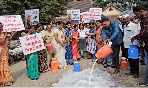 जुन्नर तहसीलवर महिलांचा चक्क जनावरांसह मोर्चा