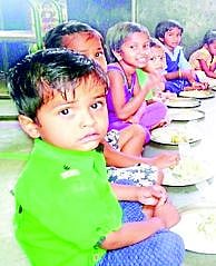 पोषण आहार बंदमुळे चिमुकल्यांची आबाळ; अंगणवाडीसेविकांचा संप सुरूच