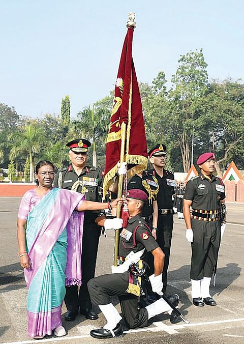 ‘एएफएमसी’चा राष्ट्रपतींकडून सन्मान; प्रेसिडेंट्स कलर सन्मान प्रदान