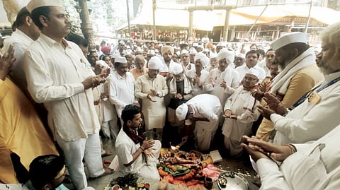 संजीवन समाधी सोहळा : हैबतबाबांच्या पायरीचे पूजन, माउलींच्या संजीवन समाधी सोहळ्यास प्रारंभ