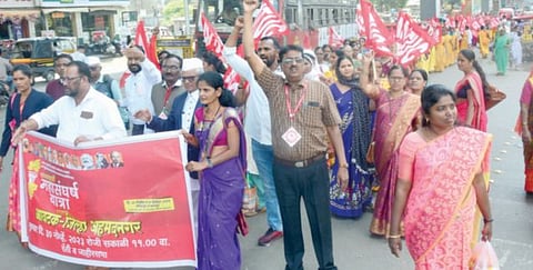 नगर शहरात धडकले लाल वादळ !