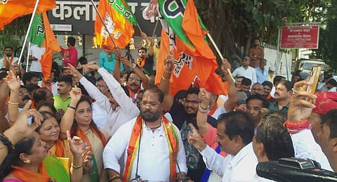 पुणे भाजपचा फर्ग्युसन रस्त्यावर जल्लोष