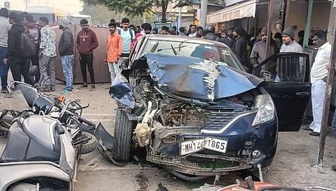 Accident : कारची सात-आठ वाहनांना धडक; ट्रॅफिक जाम