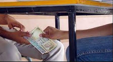 लोभ नडला : सहायक पोलिस निरीक्षकाला लाच घेताना अटक