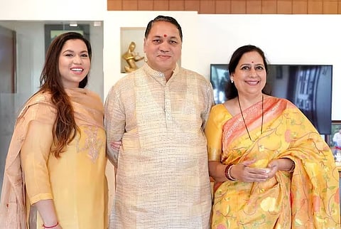 संपूर्ण वळसे-पाटील कुटुंब ‘ऑन फिल्ड’