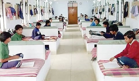 शहरातील निवासी वसतिगृहांना व्यावसायिक कर आकारण्यास विरोध