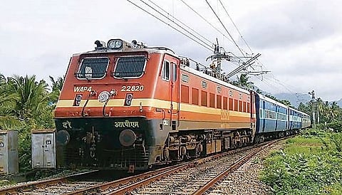 Crime News : विनाकारण रेल्वेची साखळी ओढणार्या 793 जणांवर गुन्हे