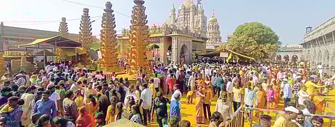 जेजुरी गडावर भाविकांची प्रचंड गर्दी