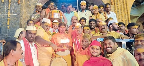 खंडेराय-म्हाळसादेवीला तेलवण व हळद