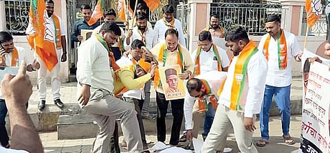 Nagar : शिर्डीत भाजपाचे जोडे मारो आंदोलन