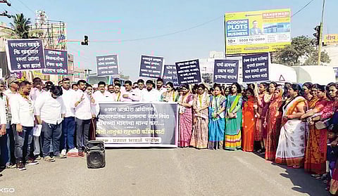 Pune News : मंतरवाडी चौकात रास्ता रोको; महापालिका प्रशासनाचा निषेध