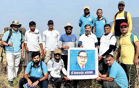 डॉ. बाबासाहेब आंबेडकरांना सिद्धगडावर मानवंदना