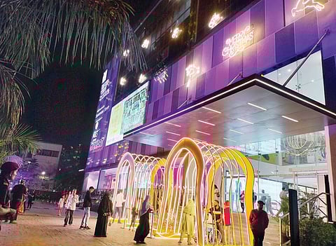 Pimpari : नववर्षाच्या स्वागतासाठी शहरात हॉटेल्स, मॉल्स सज्ज